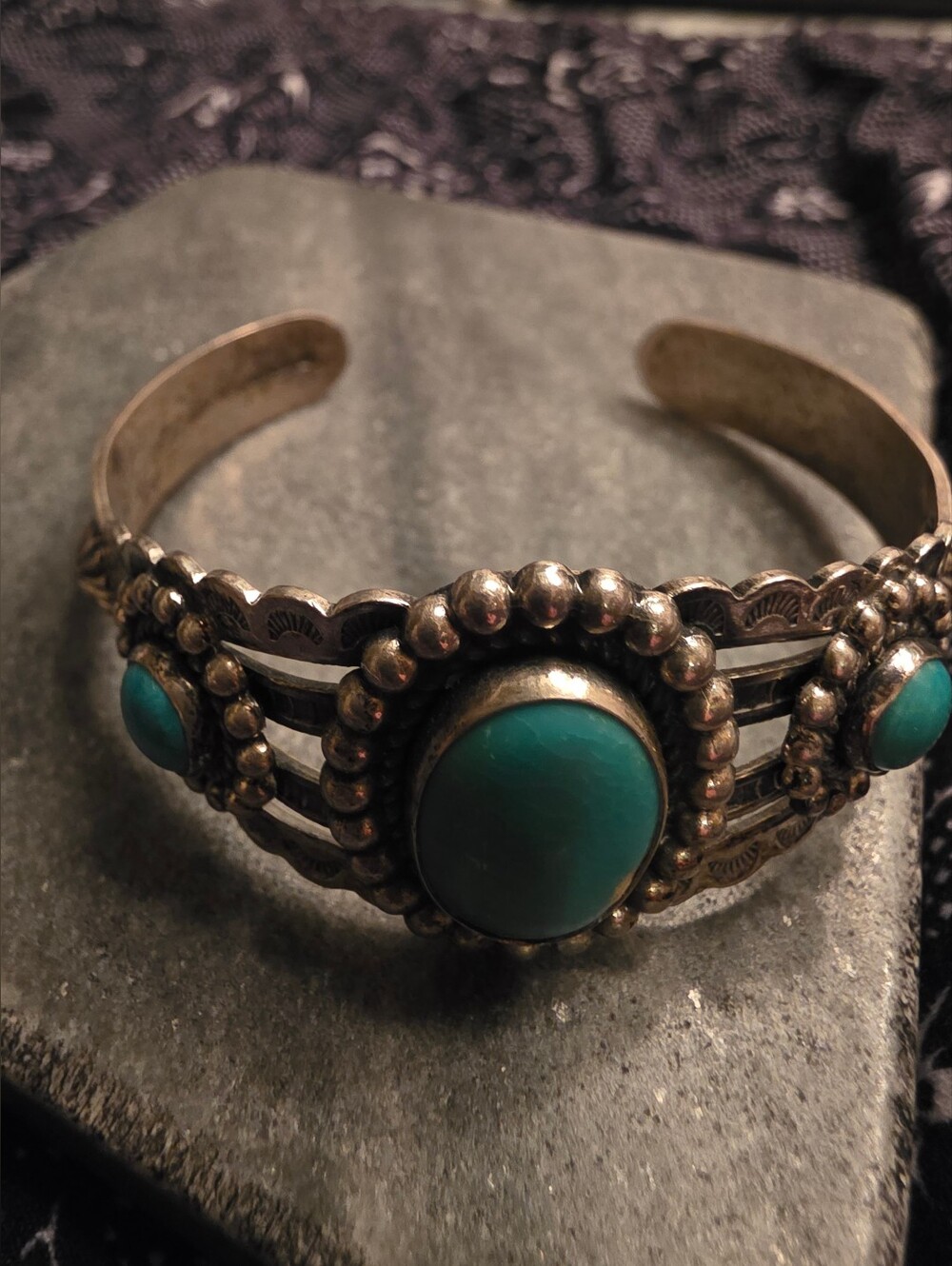 Vintage Dine Navajo Sterling Silver 3-Stone Turquoise Cuff Bracelet Southwestern